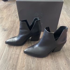 Vince Camuto Black Gigietta Soft Napa Silk Bootie size 9